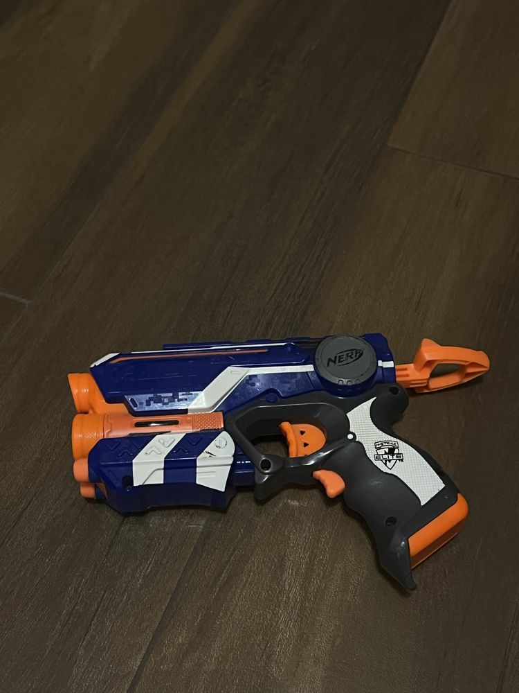 nerf firestrike z dwiema strzalkami