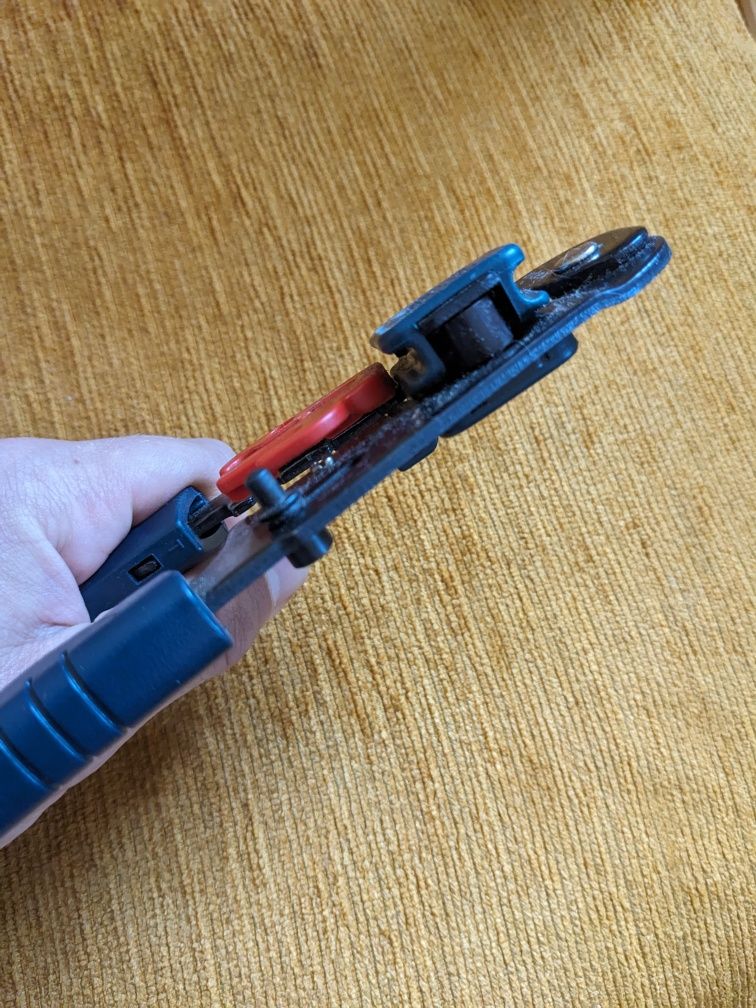 Narzędzie do zaciskania wtyków RJ45 (8P8C) - atex kabla interntowego