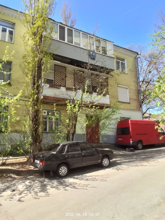 Продам під офіс 5кімн.комуналку,98м.