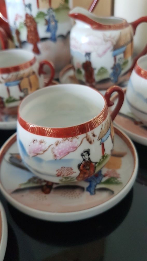 Zastawa deliatnej chińskiej porcelany