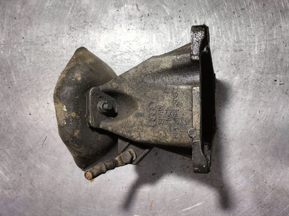 łapa wspornik mocowanie silnika Audi VW 2.8 2.4
