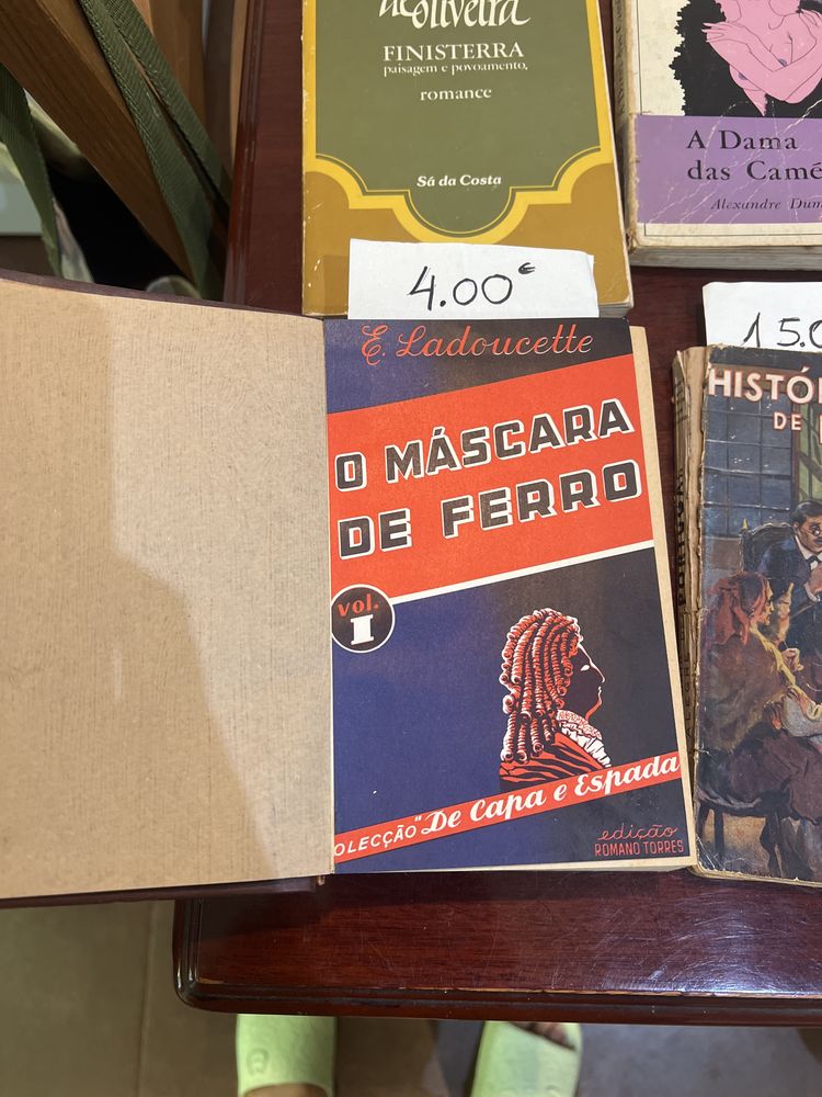 Varios livros cada um com seu preco