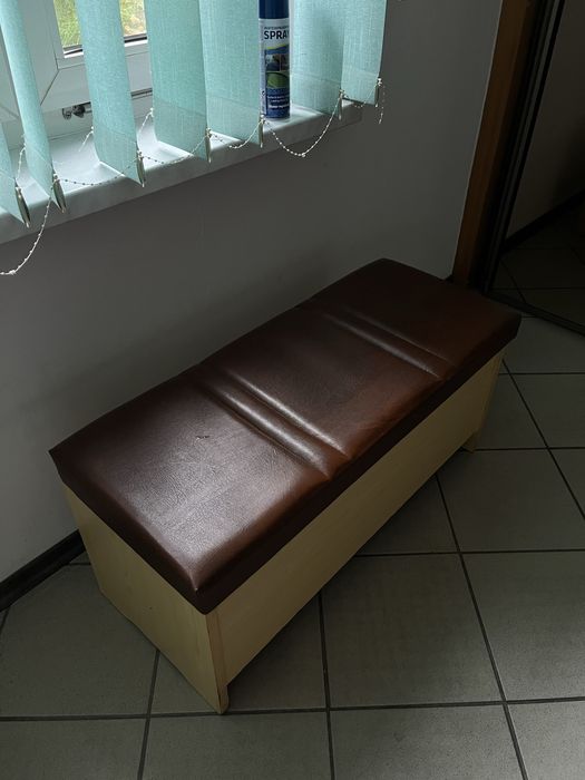 pufa drewniana ze skórą