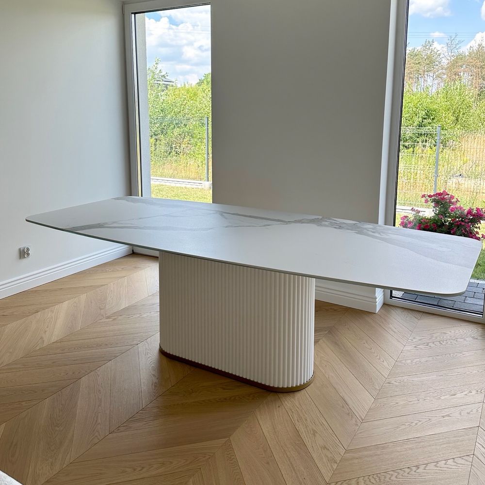 Stol do jadalni spiek kwarcowy oraz stal Nowy producent