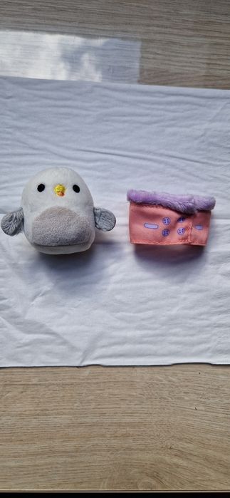 squishmallow mewa mini z kurteczką