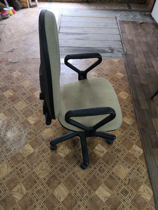 Крісло комп'ютерне, офісне.