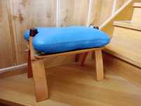 Koziołek, podnóżek, sofa niebieski