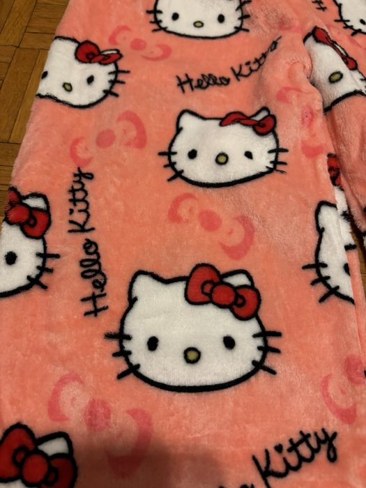 Różowe spodnie hello kitty