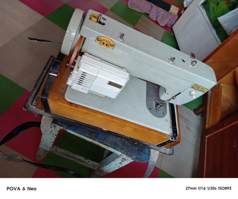 Продам швейную машинку Чайка м-132, полностью рабочая