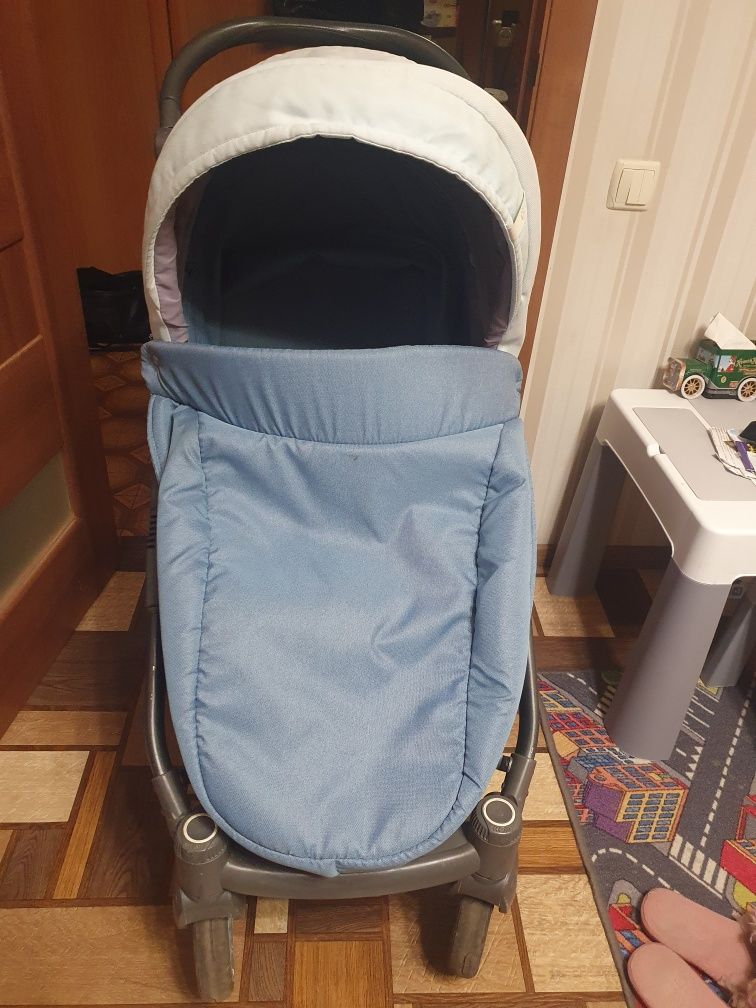 Продам прогулочную коляску