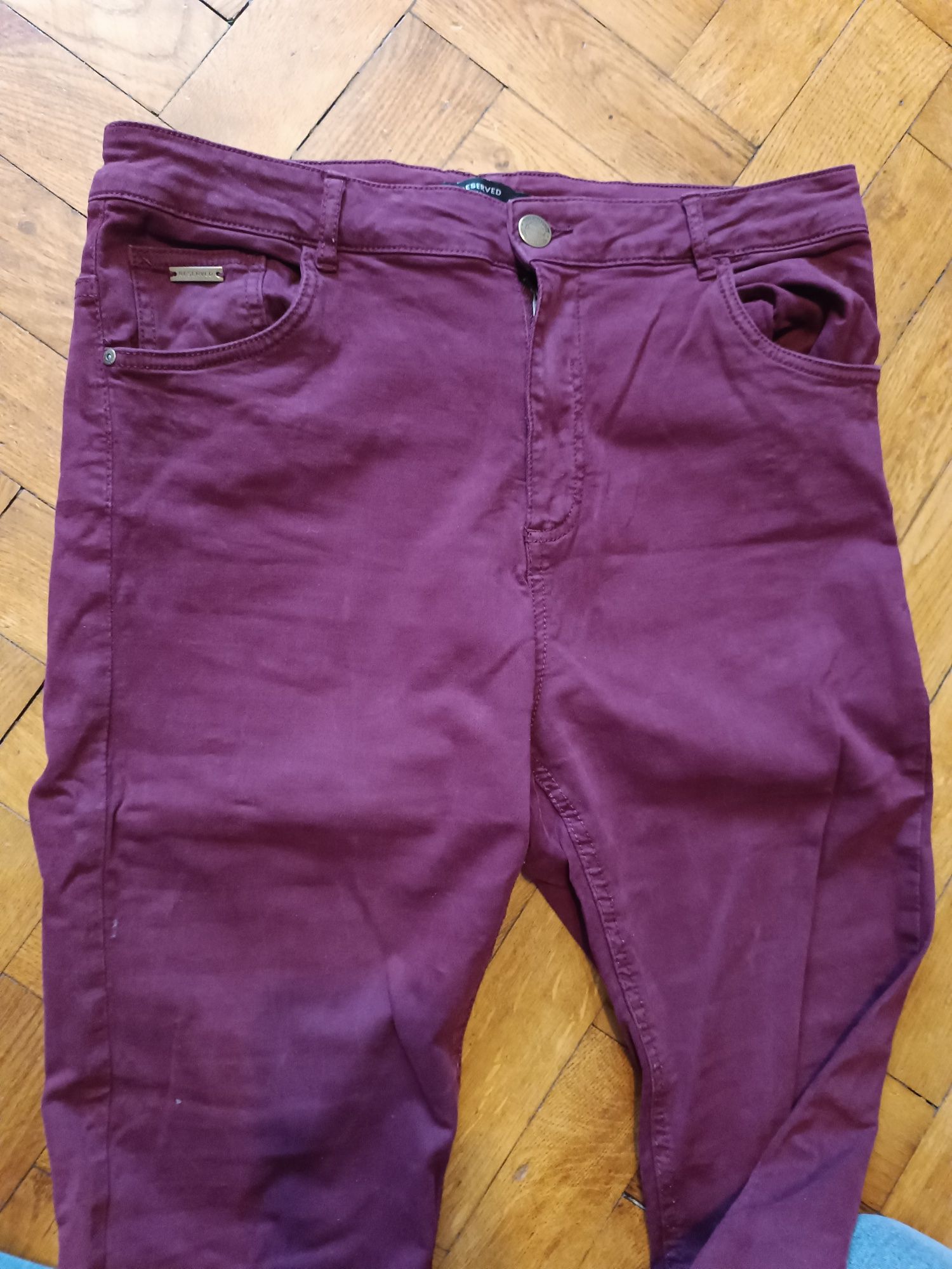 Spodnie jeans bordowe Reserved 42 XL