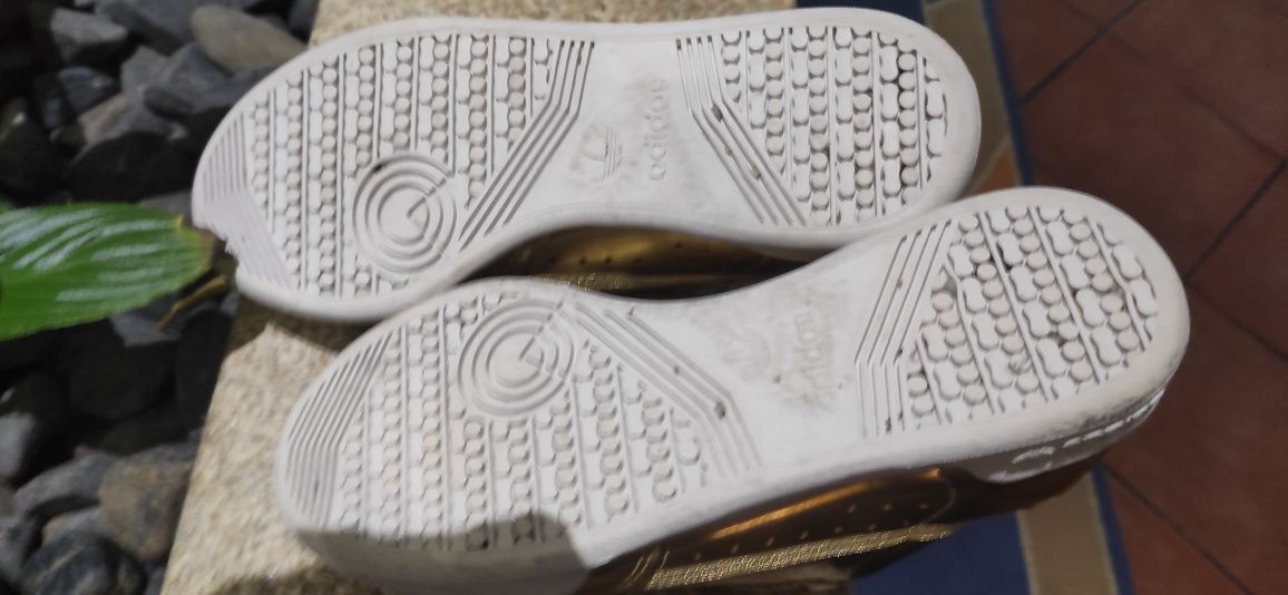 Sapatilhas adidas douradas