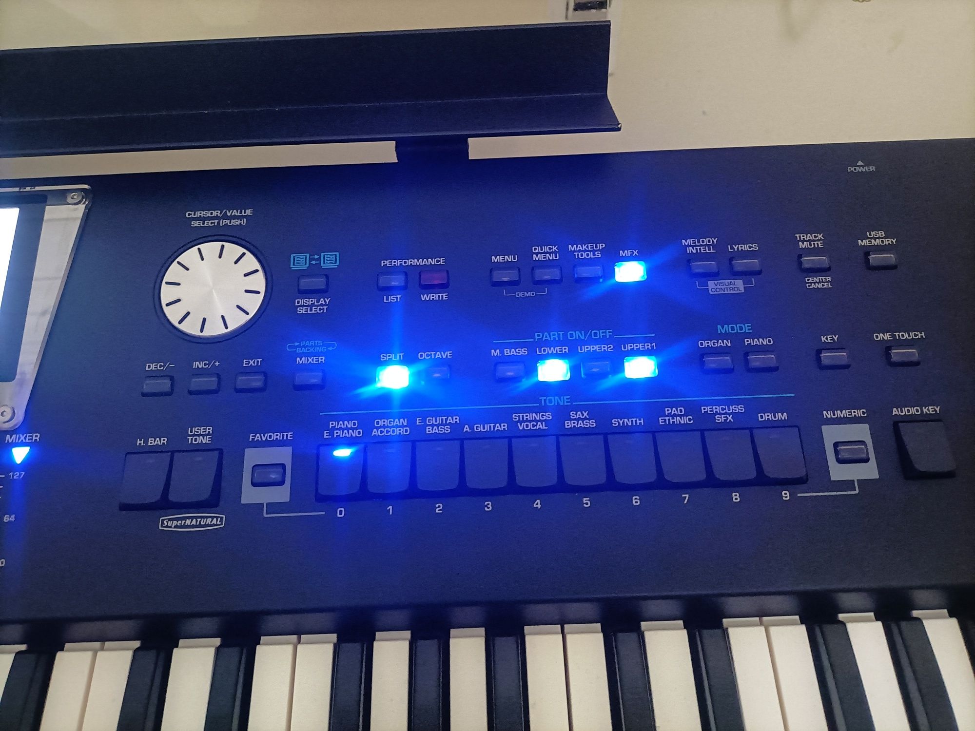 Vendo Teclado Roland BK-9 impecável