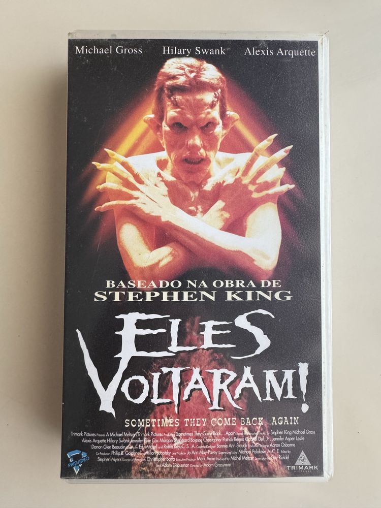 Cassete VHS com filme Eles Voltaram