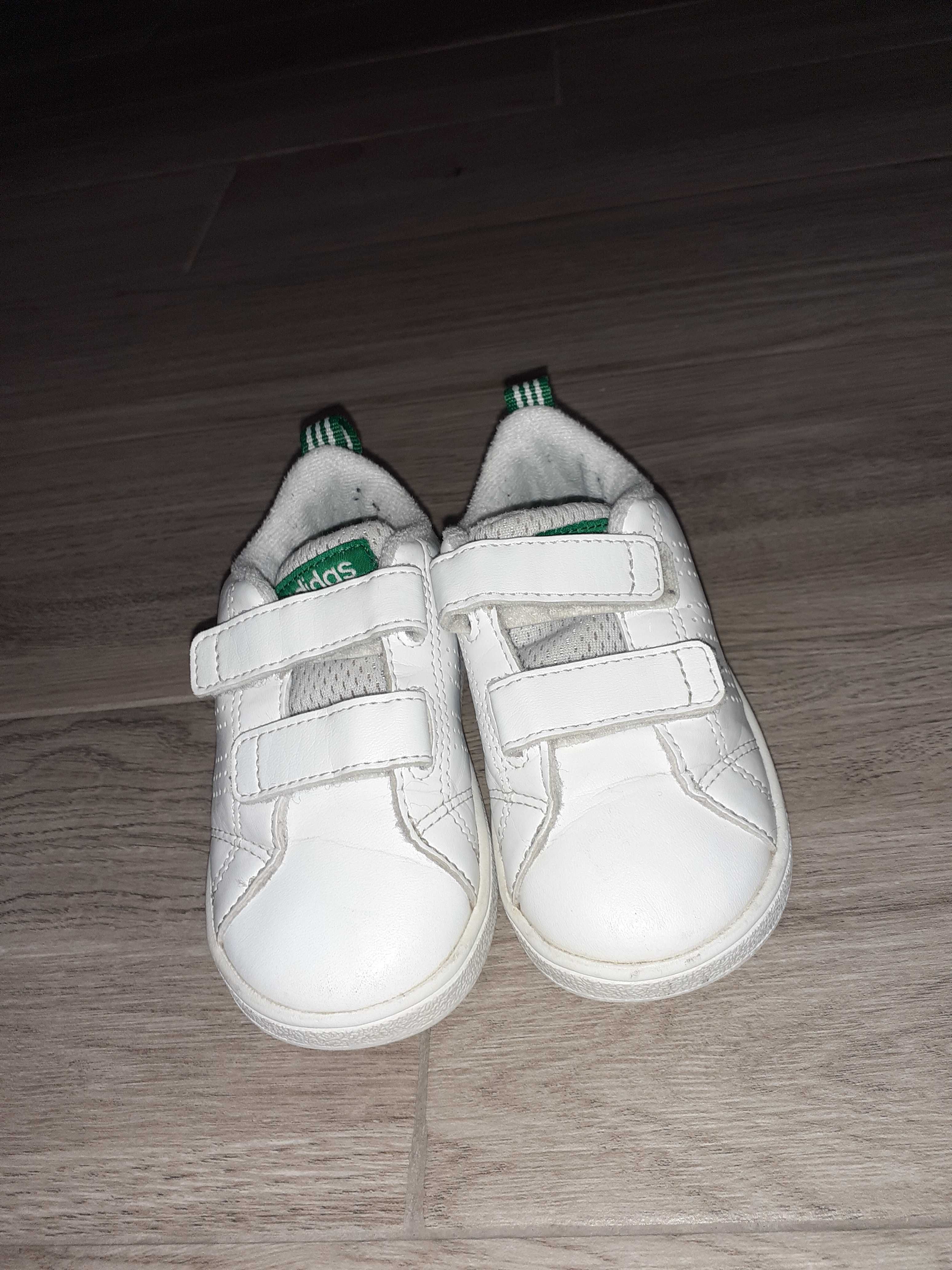 Ténis adidas 22 como novos