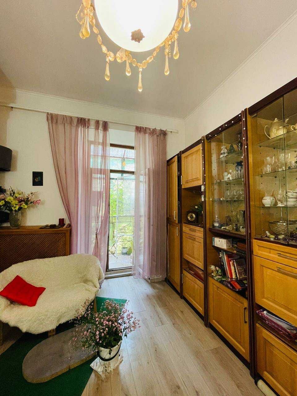Продам 4-кімнатну квартиру в самому серці Одеси вул. Базарна!