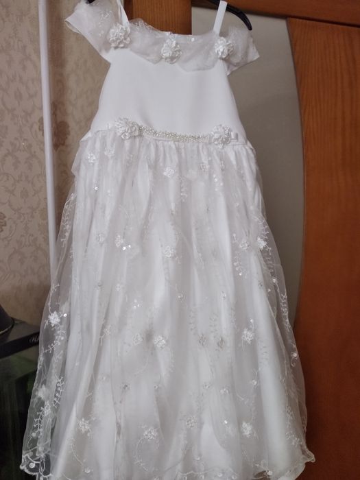 Продам нарядне плаття на дівчинку 7 років