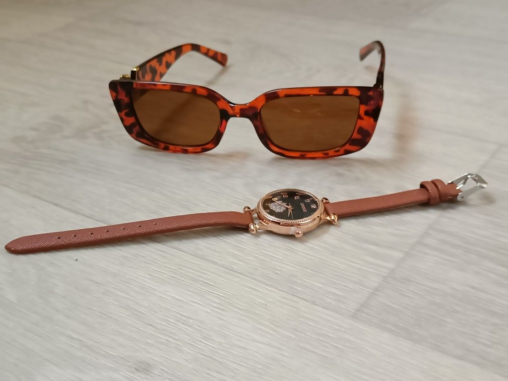 Окуляри жіночі і годинник , очки женские и часы