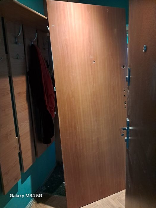 Drzwi wewnętrzne z klamką i zamkiem używane – tanio