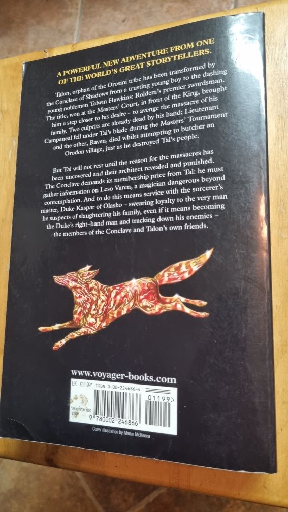Raymond E. Feist King of foxes, Into a dark realm