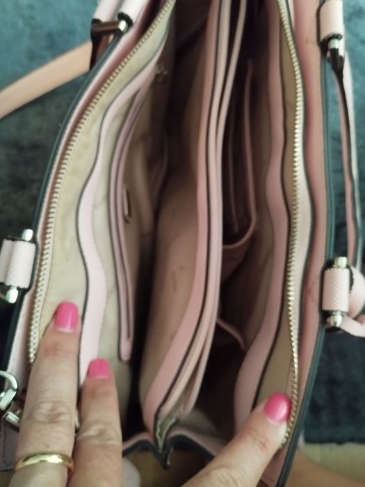 Mala Guess rosa claro