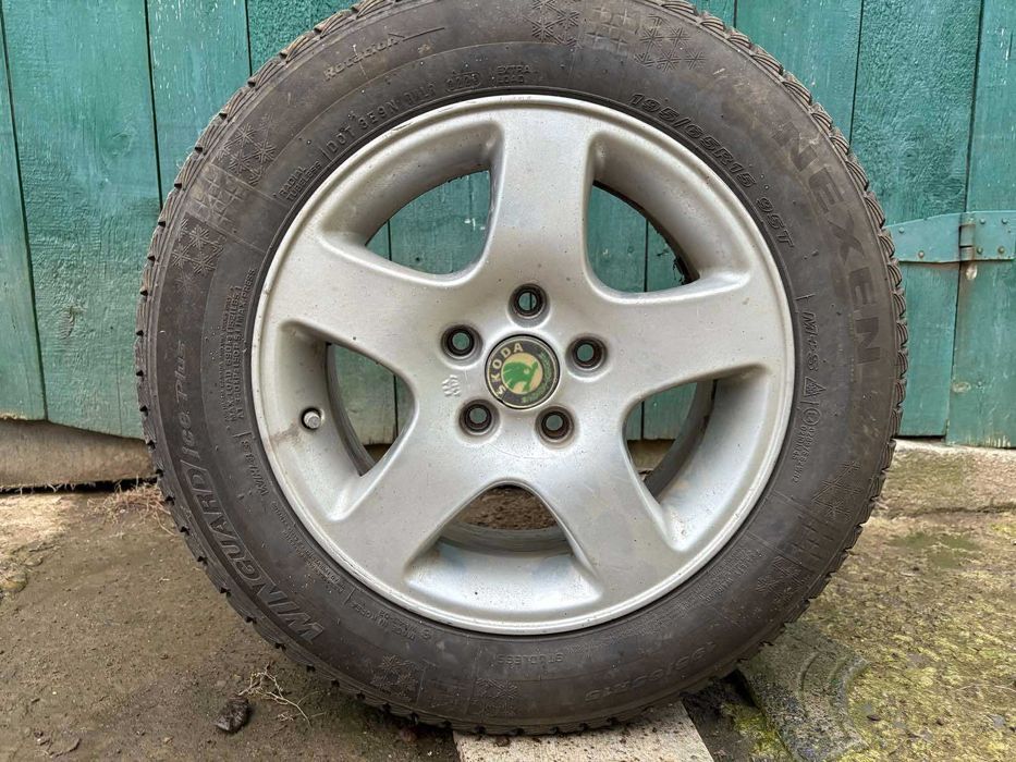 Диски з зимніми шинами