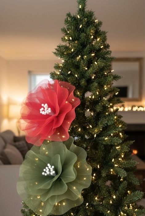 Каіти на ялинку. Квіти з органзи. Квіти з тканини