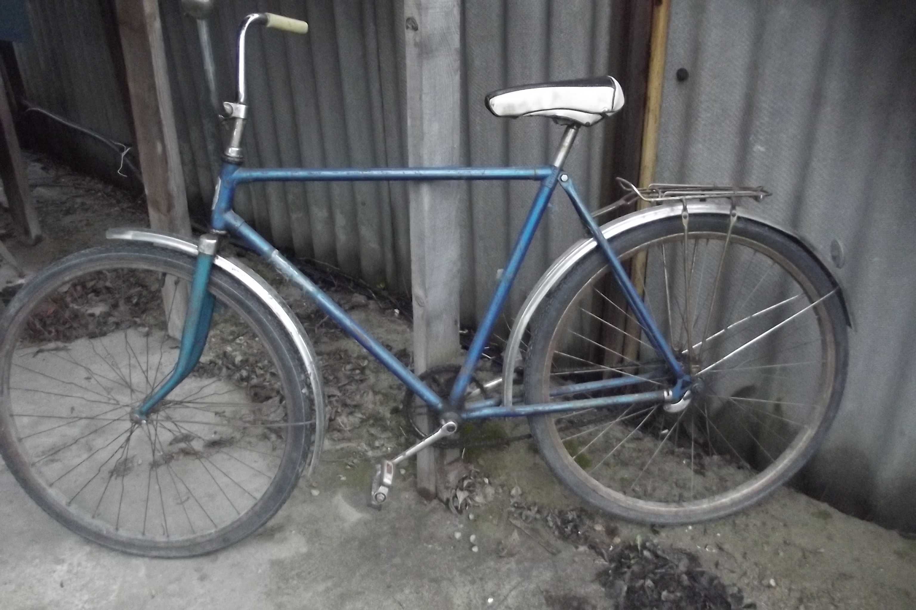 продам велосипед   "Минск" б,у  в хорошем состоянии,имеются зап части