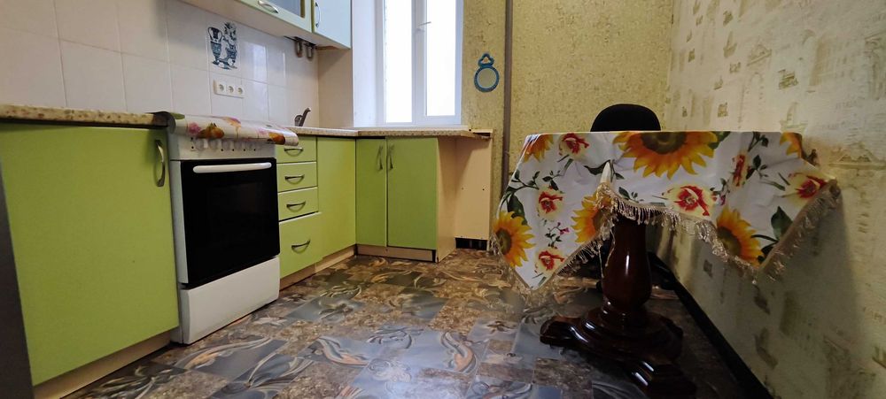 Продам двокімнатну квартиру покращеного планування.Цегляний будинок