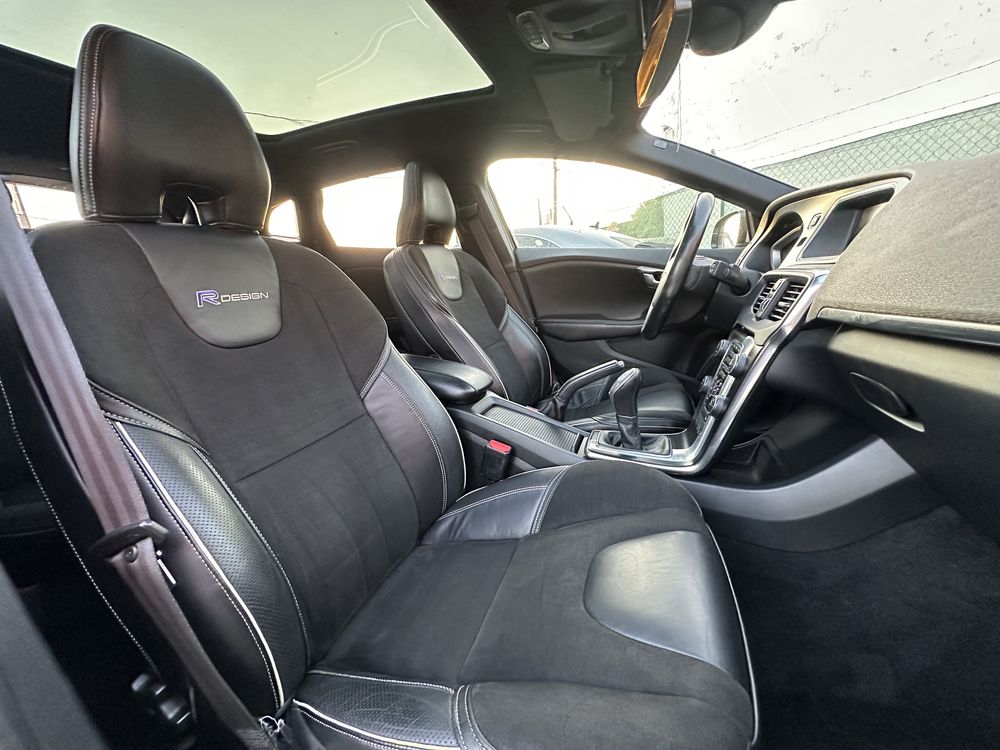 Volvo V40 1.6 D2 ‘ R-Design ‘  GARANTIA