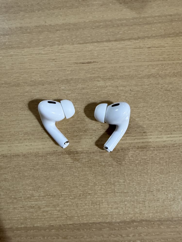 AirPods Pro (2nd generation) with MagSafe Charging Case (Lightning)