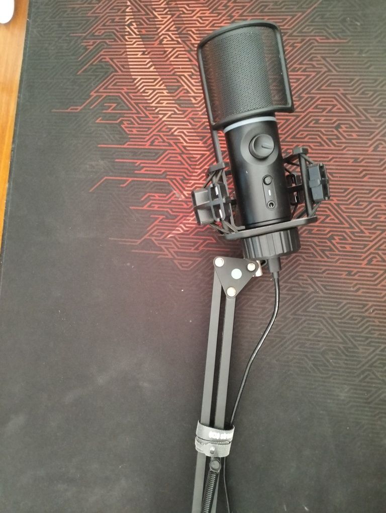 Microfone Streamplify RGB com braço