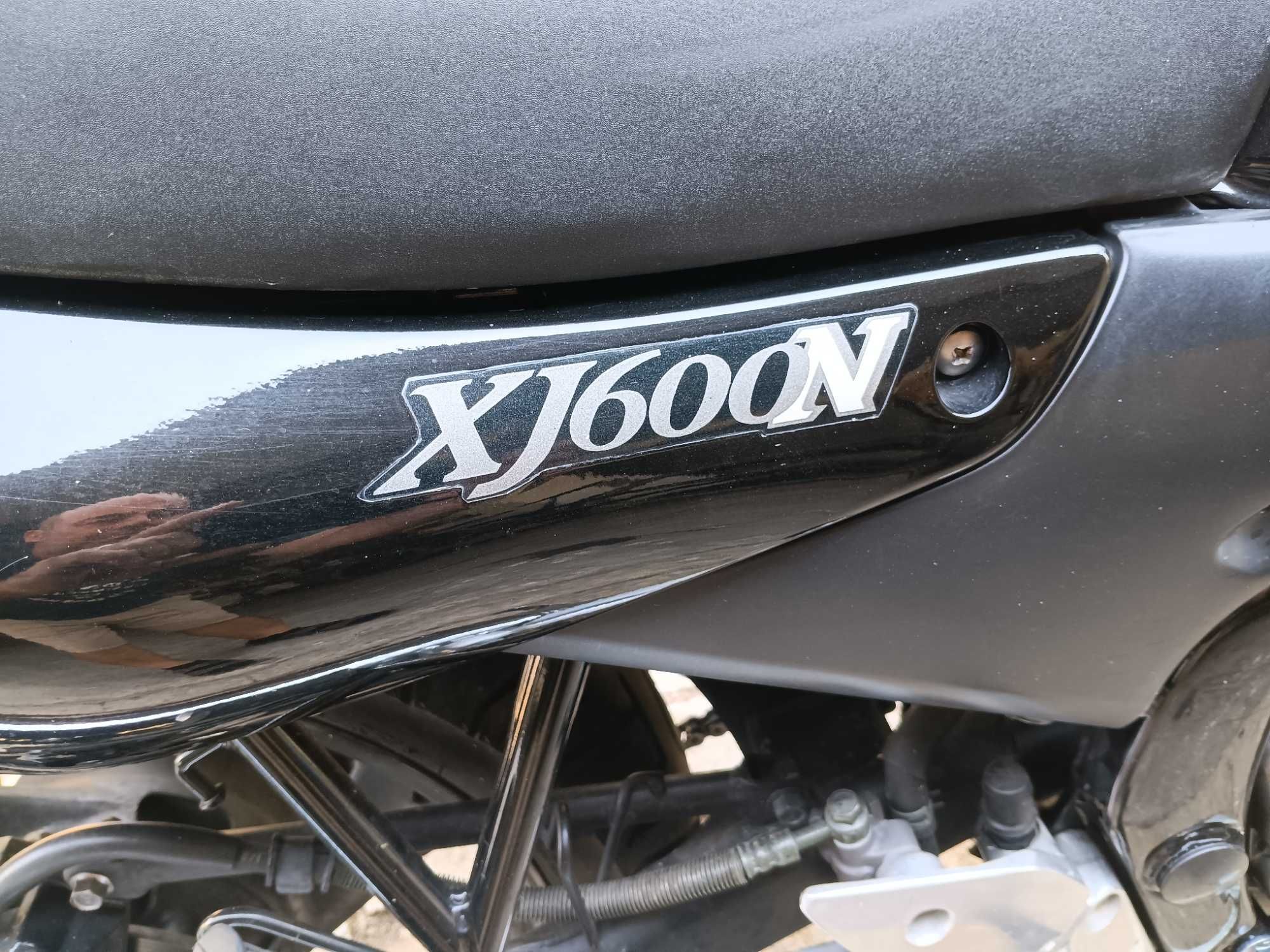 Moto Yamaha XJ600N