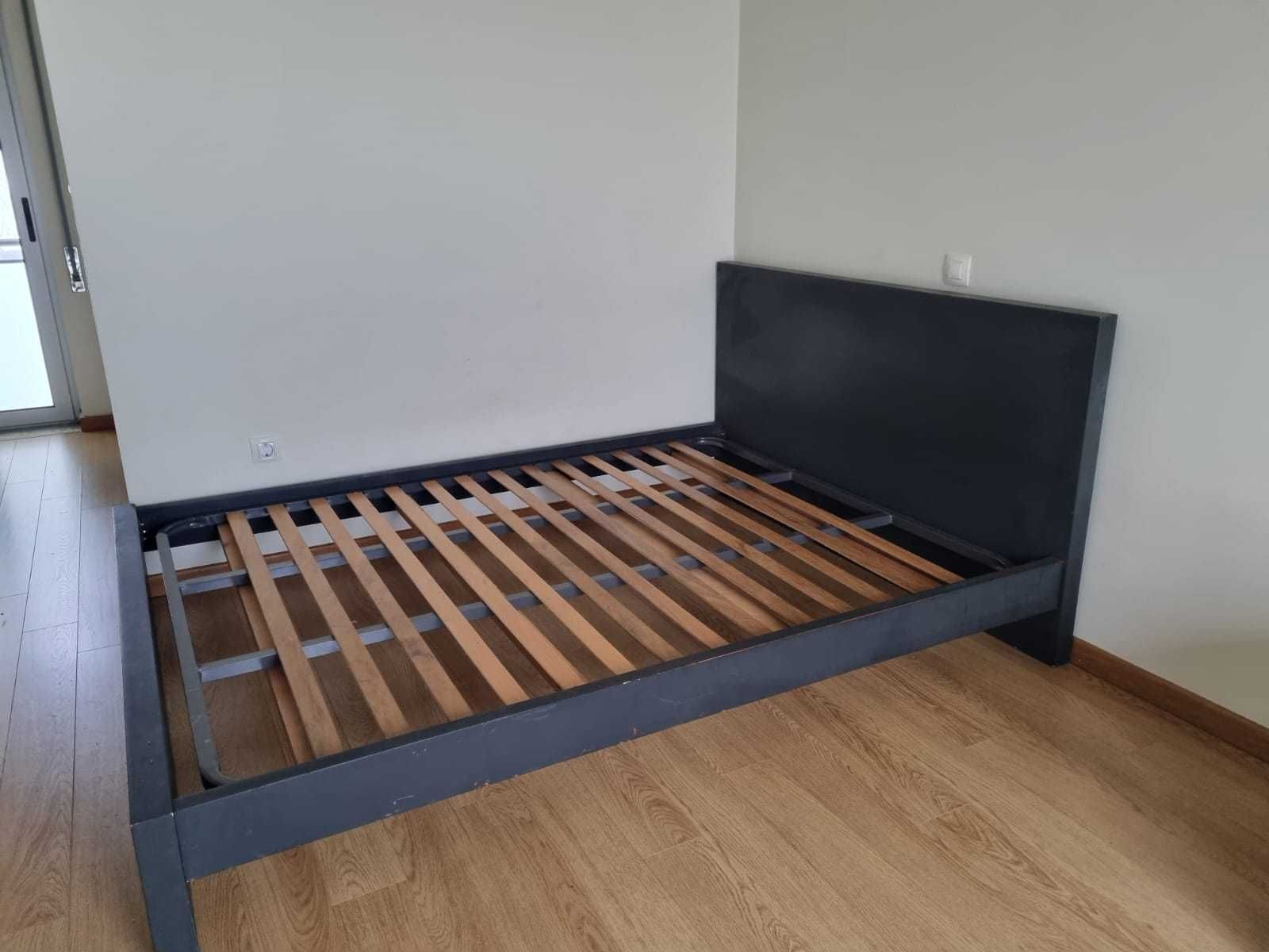 Cama Casal em madeira