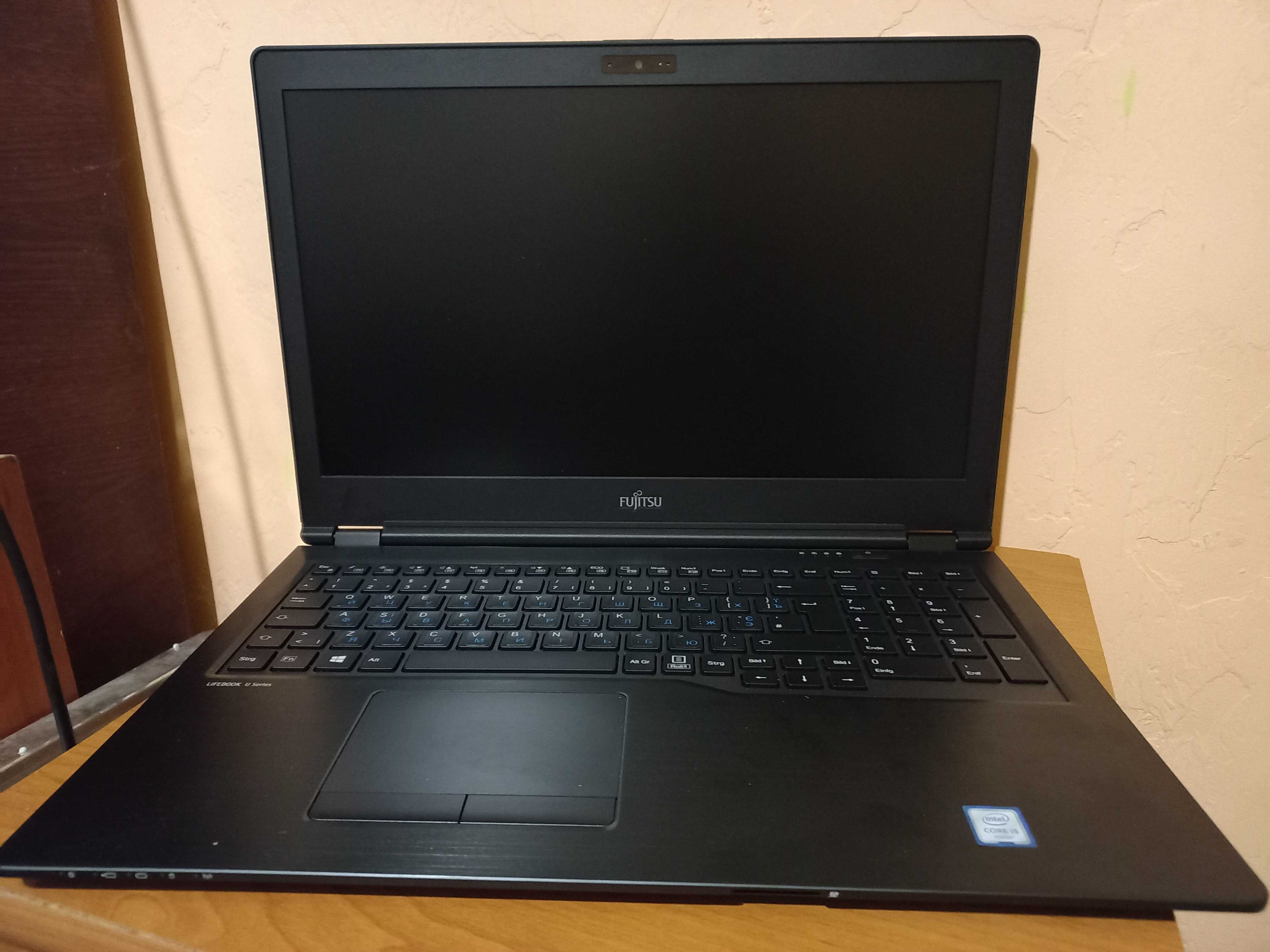 Ноутбук Fujitsu U757 /15.6/Intel i5/8 GB/256 SSD/Intel HD Graphics 520