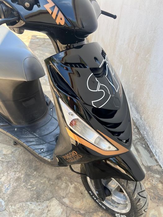 Piaggio Zip restaurado, preto