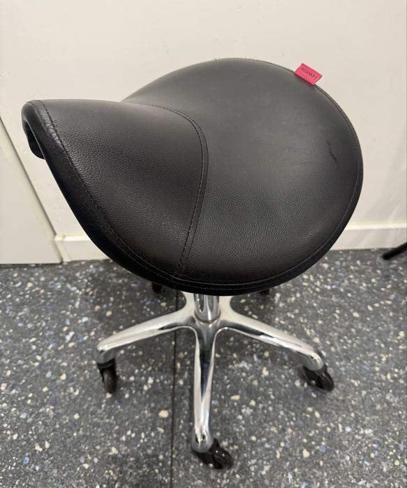 3 chokery fryzjerskie typu „siodło” – 200 zł komplet / 100 zł szt.