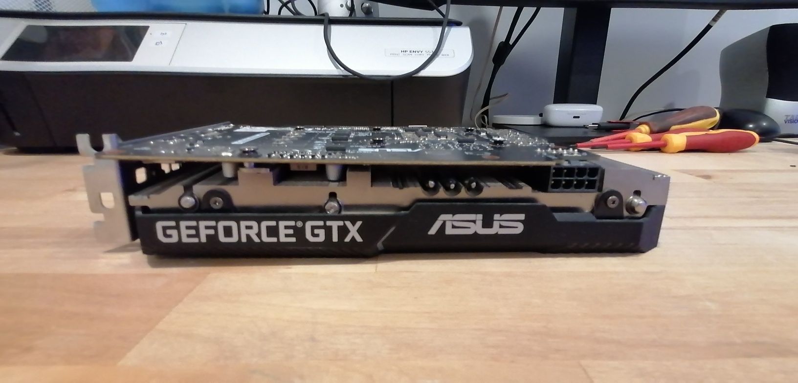 Placa Gráfica ASUS GTX 1660 Super 6GB – Excelente estado