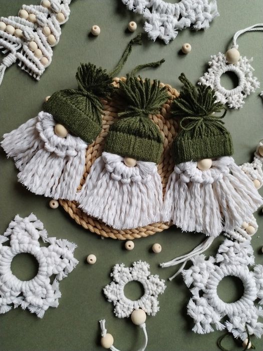 Продам новорічні іграшки в техніці макраме