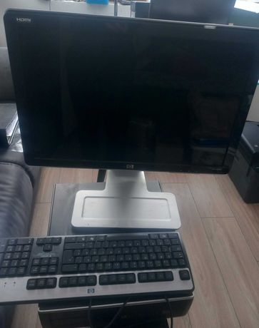 Komputer HP 8200 z monitorem 22 cali