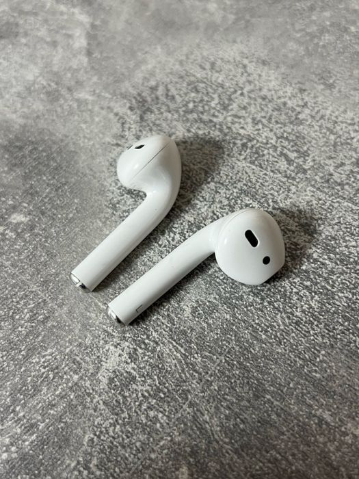 Airpods 2 with charging case торг