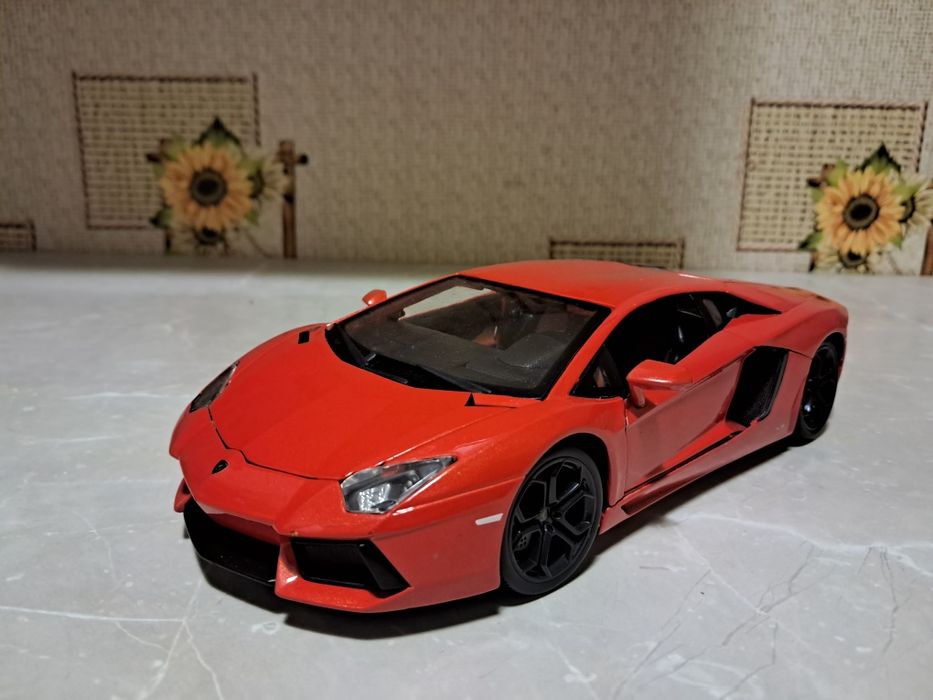 Масштабная модель 1/18 Lamborghini Aventador LP-700-4  Bburago авто