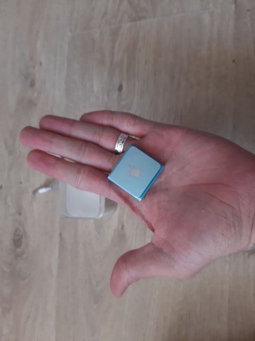 Мп3 плеер Ipod shuffle в хорошем рабочем состоянии