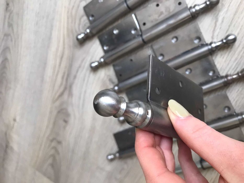 Zawiasy drzwiowe do starych drzwi bezprzylgowych