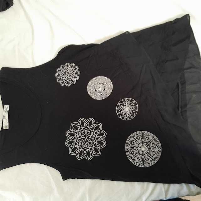 Top preto Desigual com mandálas