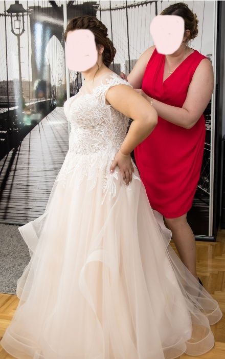 suknia ślubna rozmiar 42/44 z falbanami