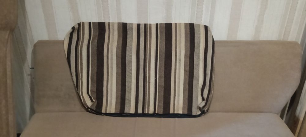 Диван угловой раскладной с баром и большим пуфом большой б/у