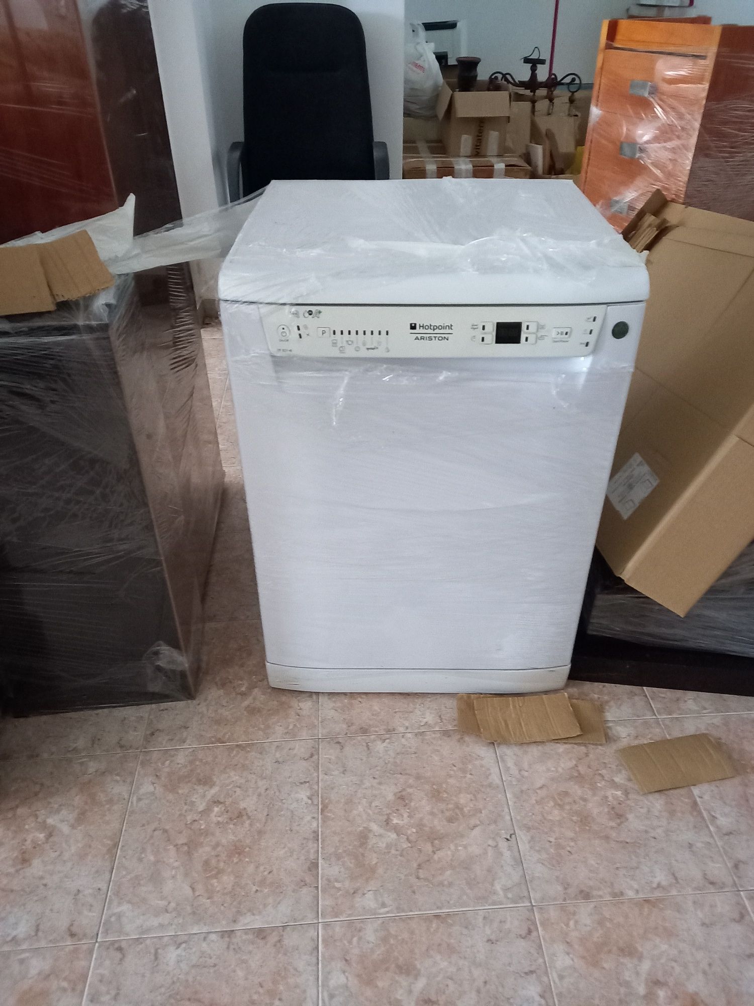 Maquina lavar loiça Ariston hotpoint