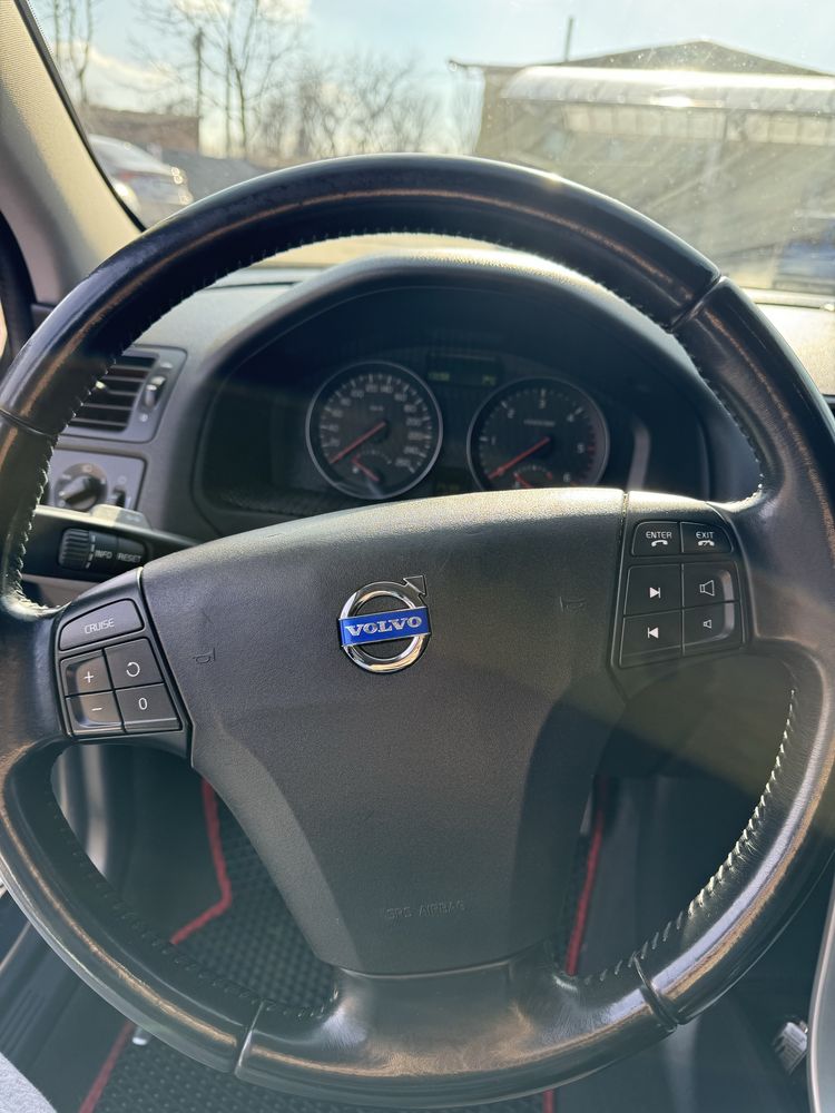 Продам Volvo v50 D2