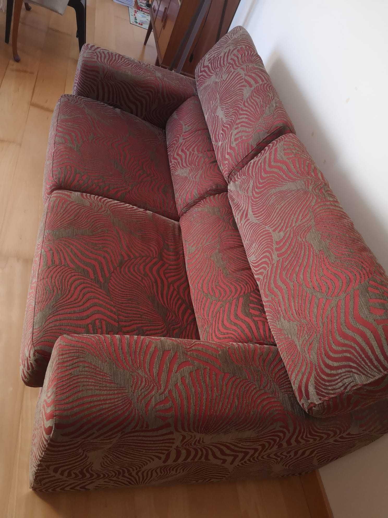 Sofá com chaise longa em bom estado
